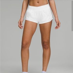 Lululemon Hotty Hot Short Low Rise 2.5 inch